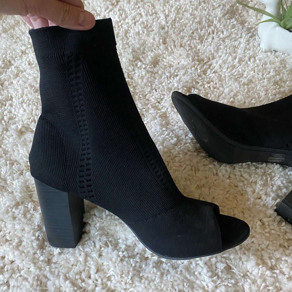 Beautiful Mossimo stretchy knitted black high heel toe soft thick fashio…